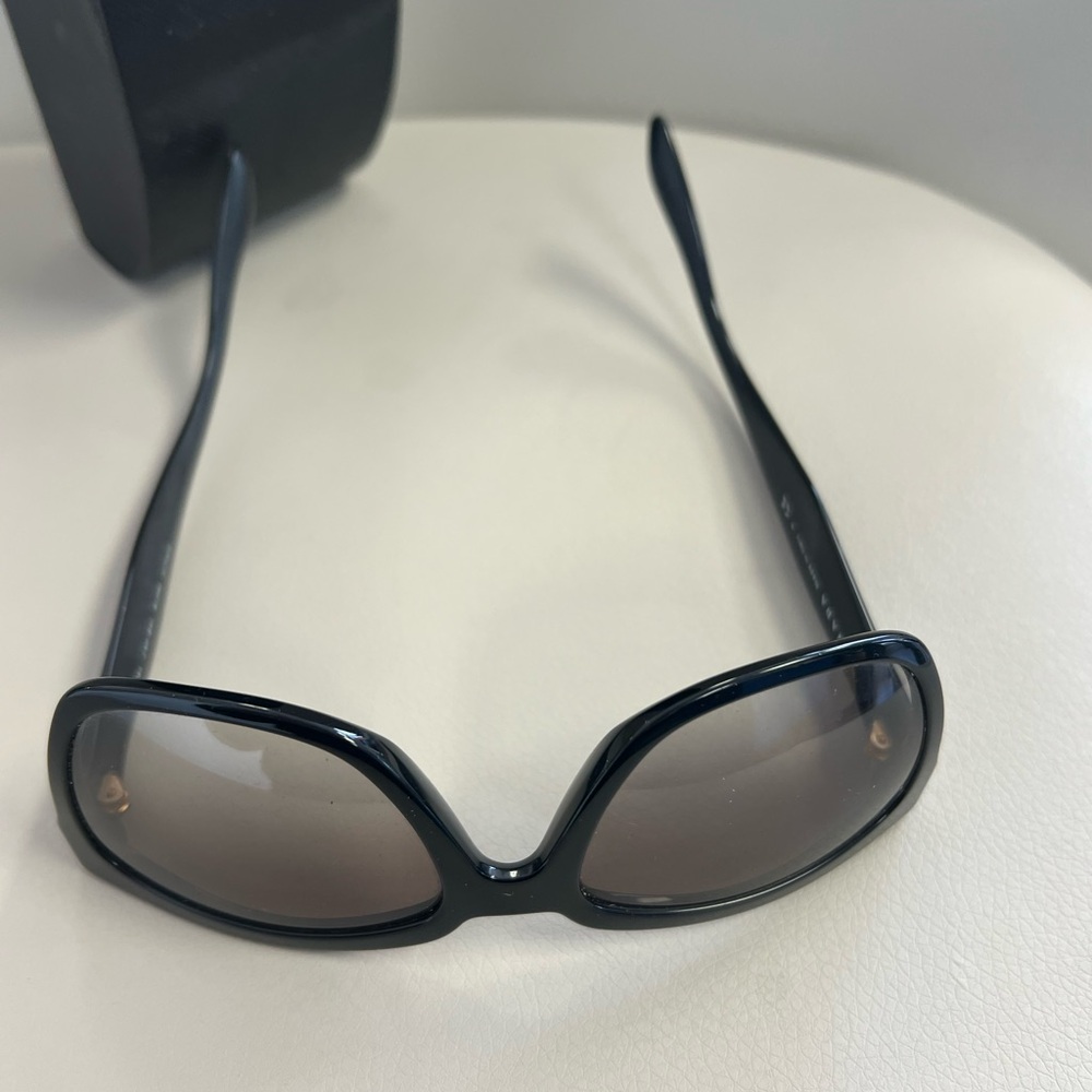 Prada Women's Black Sunglasses - Picture 6 of 10